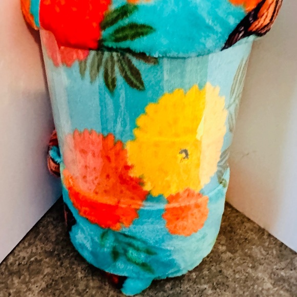 Oversized Plush Throw - Picture 2 of 3